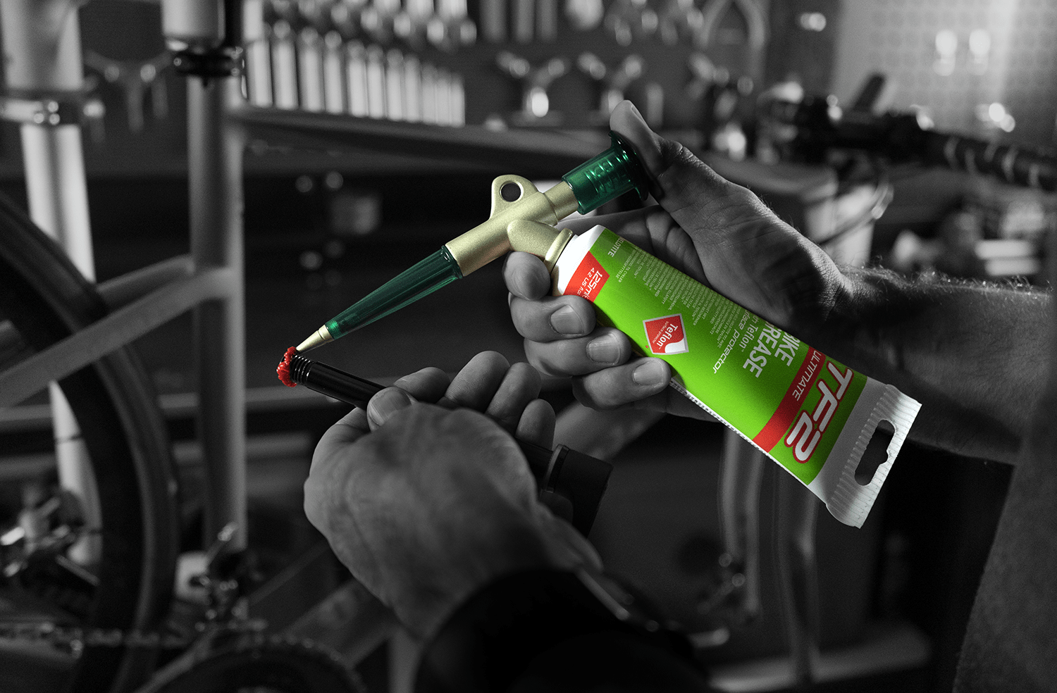 TF2 Bike Grease with Teflon® (125ml) & Grease Gun Independent Cycle